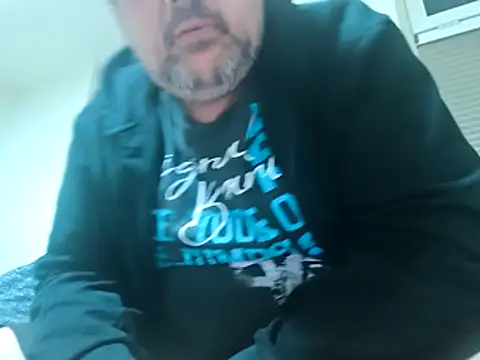 Snapshot of Ronny2510 chatting on April 4, 8:39 pm Ronny2510 online show from April 4, 8:39 pm