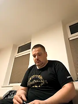 Snapshot of Ronny2510 chatting on April 21, 7:39 pm Ronny2510 online show from April 21, 7:39 pm
