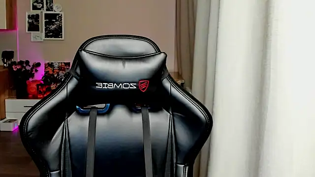 Snapshot of Sm0ly chatting on October 21, 1:50 am Sm0ly online show from October 21, 1:50 am