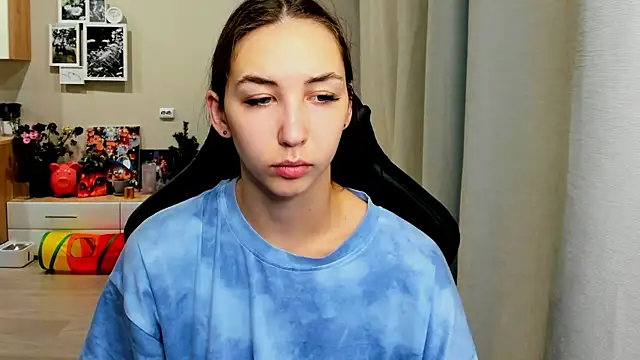 Snapshot of Sm0ly chatting on October 22, 2:01 am Sm0ly online show from October 22, 2:01 am