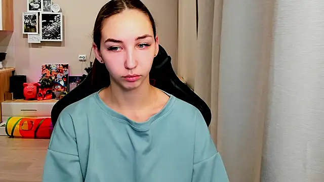 Snapshot of Sm0ly chatting on November 2, 2:03 am Sm0ly online show from November 2, 2:03 am