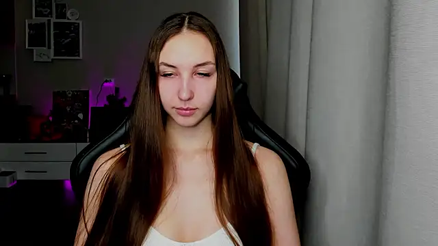 Snapshot of Sm0ly chatting on April 2, 2:42 am Sm0ly online show from April 2, 2:42 am