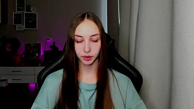 Snapshot of Sm0ly chatting on April 17, 2:03 am Sm0ly online show from April 17, 2:03 am