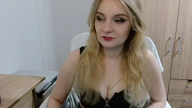AlmaHoney online show from June 15, 8:22 pm