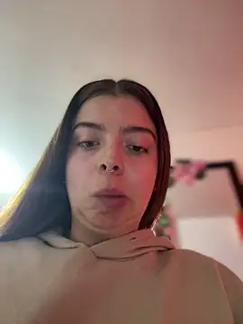 Snapshot of Cloew_Marz chatting on May 9, 7:52 pm Cloew Marz online show from May 9, 7:52 pm