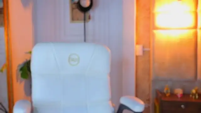 Snapshot of AlessiaLondon chatting on May 4, 10:22 am AlessiaLondon online show from May 4, 10:22 am