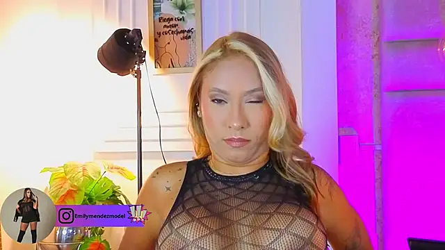Snapshot of AlessiaLondon chatting on June 13, 9:29 am AlessiaLondon online show from June 13, 9:29 am