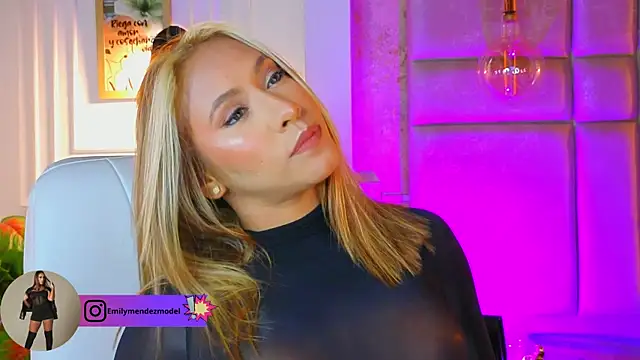 Snapshot of AlessiaLondon chatting on June 15, 10:17 am AlessiaLondon online show from June 15, 10:17 am