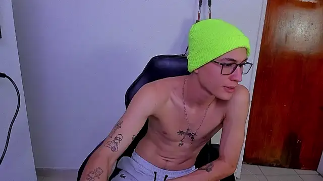 Snapshot of Jaack_str chatting on December 8, 12:29 am Jaack str online show from December 8, 12:29 am