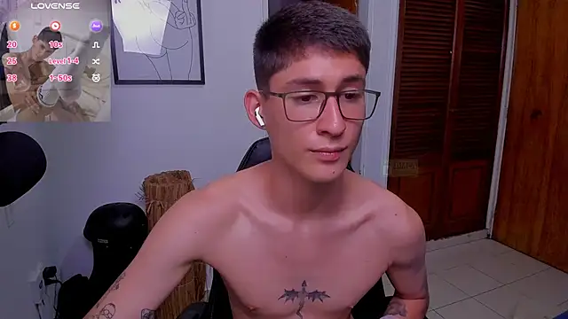 Snapshot of Jaack_str chatting on February 19, 12:14 am Jaack str online show from February 19, 12:14 am