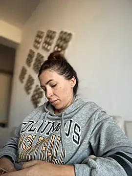 RaquelleDevon online show from October 27, 2:10 pm