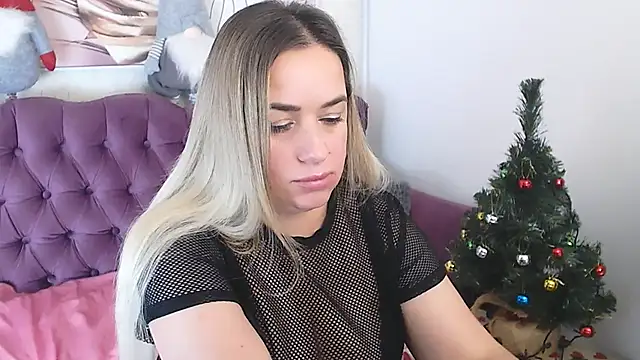 Snapshot of MilenaMiler_X chatting on January 6, 2:47 pm MilenaMiler X online show from January 6, 2:47 pm