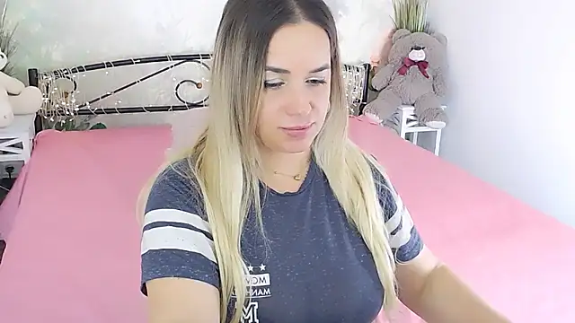 Snapshot of MilenaMiler_X chatting on March 21, 7:35 pm MilenaMiler X online show from March 21, 7:35 pm