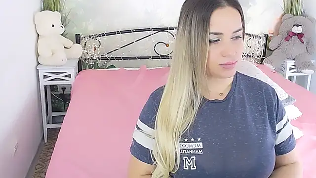 Snapshot of MilenaMiler_X chatting on March 21, 10:39 pm MilenaMiler X online show from March 21, 10:39 pm