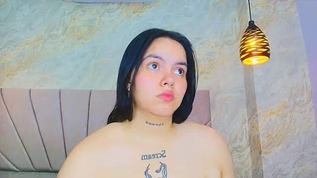 Snapshot of Mia_candy_0 chatting on August 6, 1:35 pm Mia candy 0 online show from August 6, 1:35 pm