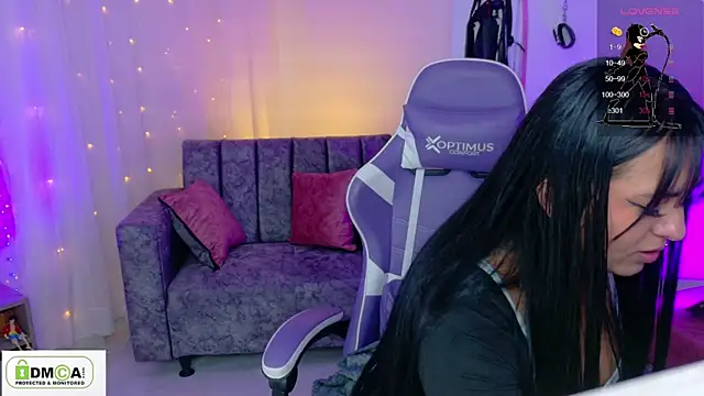Snapshot of Miss_scarllet_ chatting on May 13, 1:08 pm Miss scarllet online show from May 13, 1:08 pm
