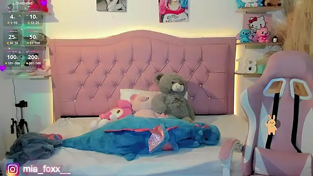 Mia foxx  online show from November 20, 9:03 pm