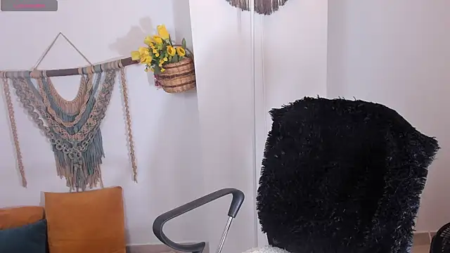 Snapshot of anaruiz_ chatting on September 17, 9:27 pm anaruiz online show from September 17, 9:27 pm