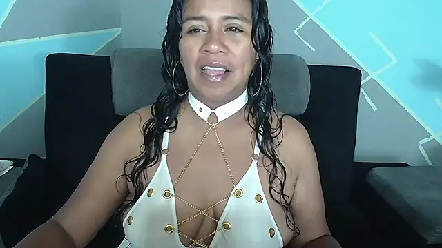 Snapshot of saggil23 chatting on October 15, 11:05 pm saggil23 online show from October 15, 11:05 pm