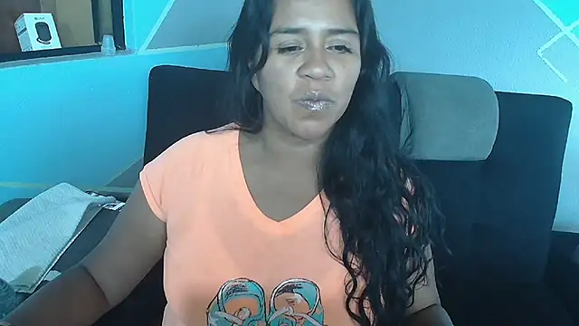 Snapshot of saggil23 chatting on June 14, 8:55 pm saggil23 online show from June 14, 8:55 pm