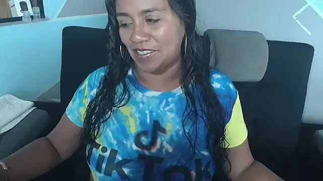 saggil23 online show from August 6, 3:58 pm
