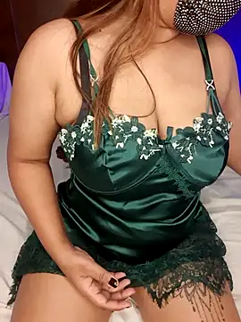 Snapshot of Wild_wifey chatting on June 22, 7:33 pm Wild wifey online show from June 22, 7:33 pm