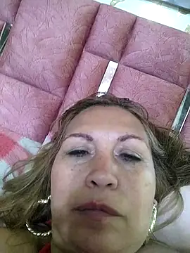 Snapshot of Kazsandraa chatting on November 8, 8:18 pm Kazsandraa online show from November 8, 8:18 pm