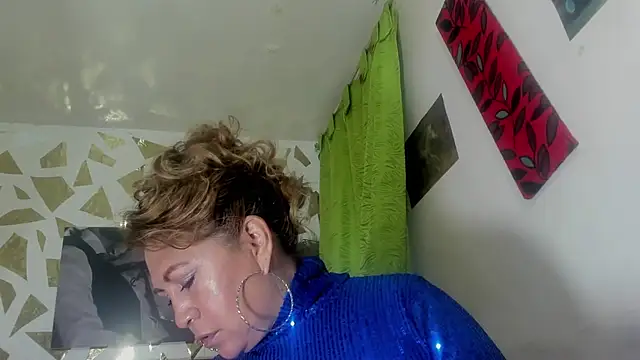 Snapshot of Kazsandraa chatting on November 9, 10:19 pm Kazsandraa online show from November 9, 10:19 pm