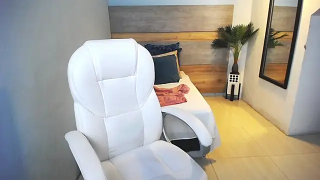 liseth fox online show from December 20, 1:47 am