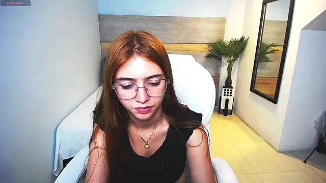 liseth fox online show from March 11, 2:10 am