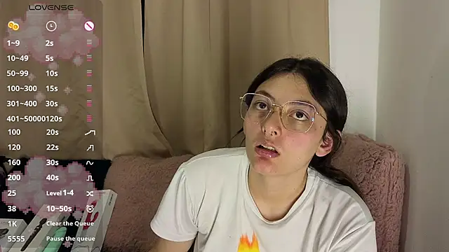 lessliee22  online show from April 29, 6:39 am