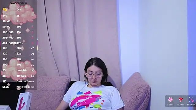 Snapshot of lessliee22_ chatting on May 22, 6:31 am lessliee22 online show from May 22, 6:31 am