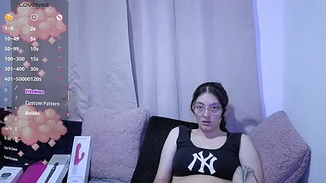 Snapshot of lessliee22_ chatting on July 1, 2:57 am lessliee22 online show from July 1, 2:57 am