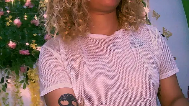 Snapshot of Crysrus chatting on December 25, 10:48 pm Crysrus online show from December 25, 10:48 pm