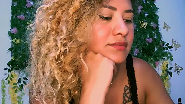 Snapshot of Crysrus chatting on January 17, 2:50 am Crysrus online show from January 17, 2:50 am