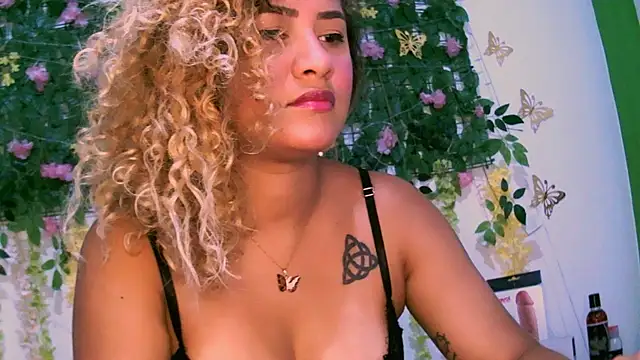 Snapshot of Crysrus chatting on February 1, 12:29 am Crysrus online show from February 1, 12:29 am