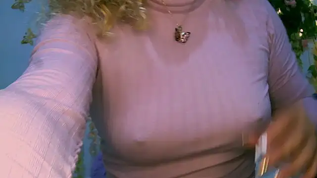 Snapshot of Crysrus chatting on February 5, 11:28 pm Crysrus online show from February 5, 11:28 pm