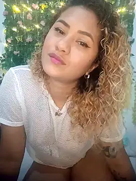 Snapshot of Crysrus chatting on February 20, 11:54 pm Crysrus online show from February 20, 11:54 pm