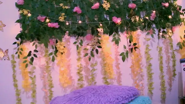 Snapshot of Crysrus chatting on February 23, 3:24 am Crysrus online show from February 23, 3:24 am