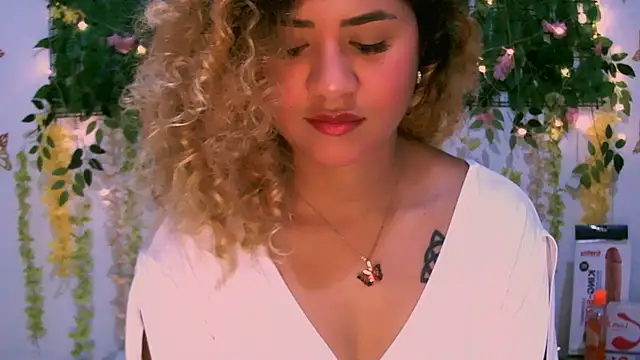 Snapshot of Crysrus chatting on March 2, 9:54 pm Crysrus online show from March 2, 9:54 pm