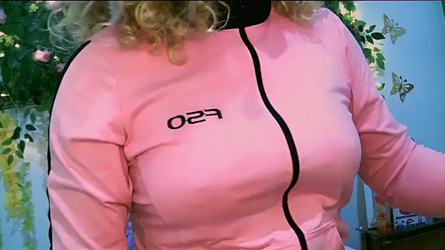 Snapshot of Crysrus chatting on March 15, 11:28 pm Crysrus online show from March 15, 11:28 pm