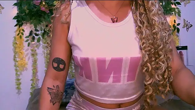 Snapshot of Crysrus chatting on September 19, 12:56 am Crysrus online show from September 19, 12:56 am