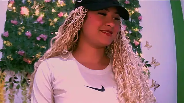 Snapshot of Crysrus chatting on November 13, 12:09 am Crysrus online show from November 13, 12:09 am