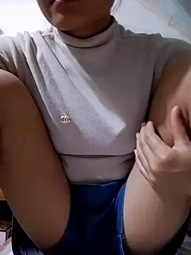 Snapshot of Cute_lady99 chatting on November 13, 8:19 pm Cute lady99 online show from November 13, 8:19 pm