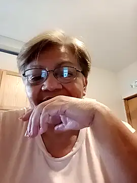 Snapshot of Madrastrahot69 chatting on February 13, 7:54 pm Madrastrahot69 online show from February 13, 7:54 pm