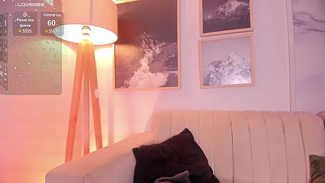 lara madisson online show from March 15, 7:20 am