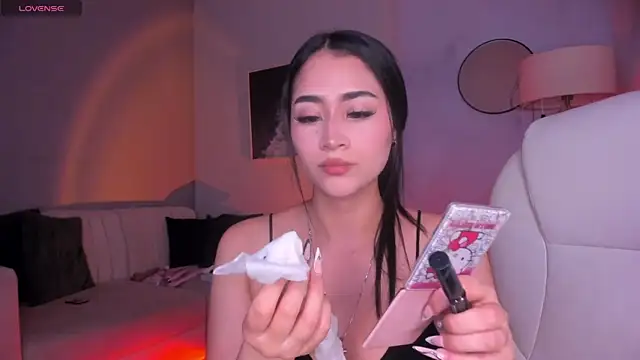 Snapshot of lara_madisson chatting on June 11, 6:44 am lara madisson online show from June 11, 6:44 am