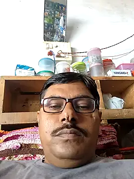Snapshot of Srmotrs chatting on October 3, 5:37 am Srmotrs online show from October 3, 5:37 am