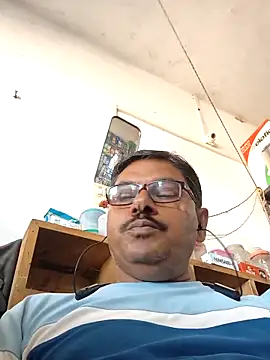 Snapshot of Srmotrs chatting on October 6, 6:55 am Srmotrs online show from October 6, 6:55 am
