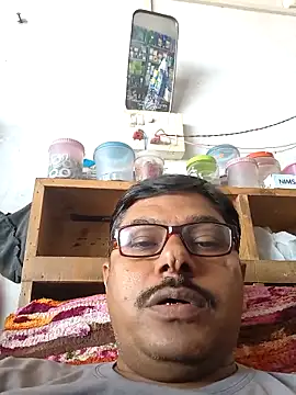 Snapshot of Srmotrs chatting on October 9, 7:39 am Srmotrs online show from October 9, 7:39 am